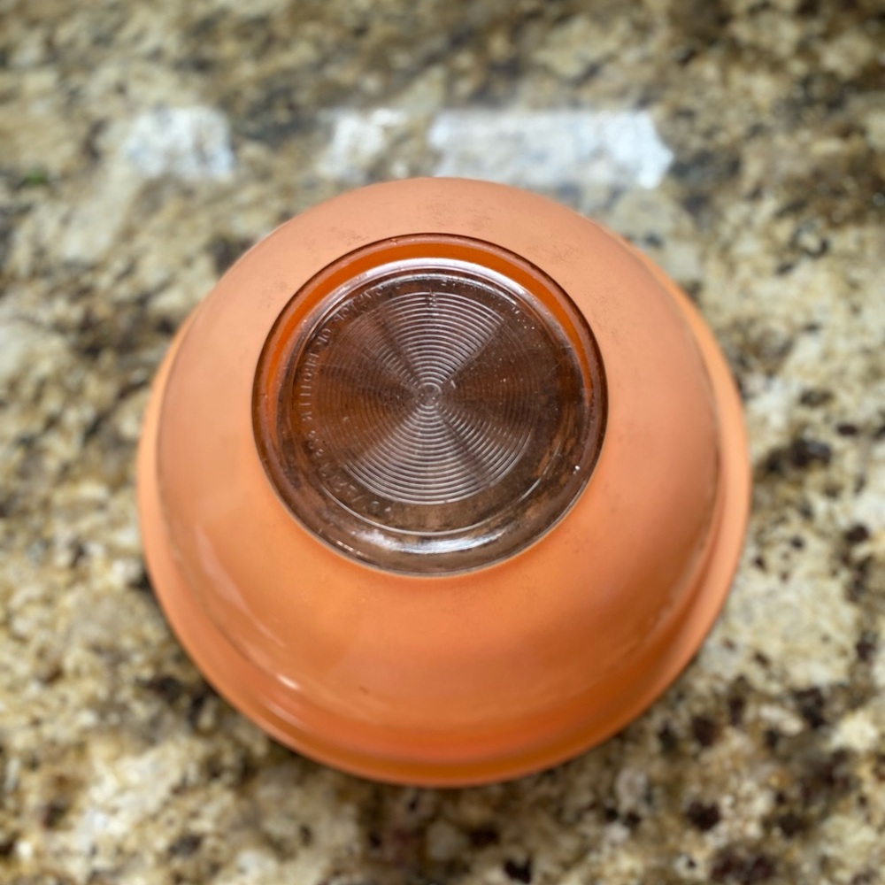 VINTAGE PYREX Round Mixing Bowl #323 Peach with Clear Bottom 1.5L Vintage Retro - Picture 4 of 14